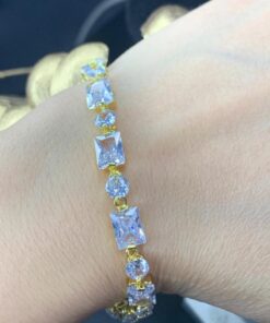 Brățara cu strasuri 