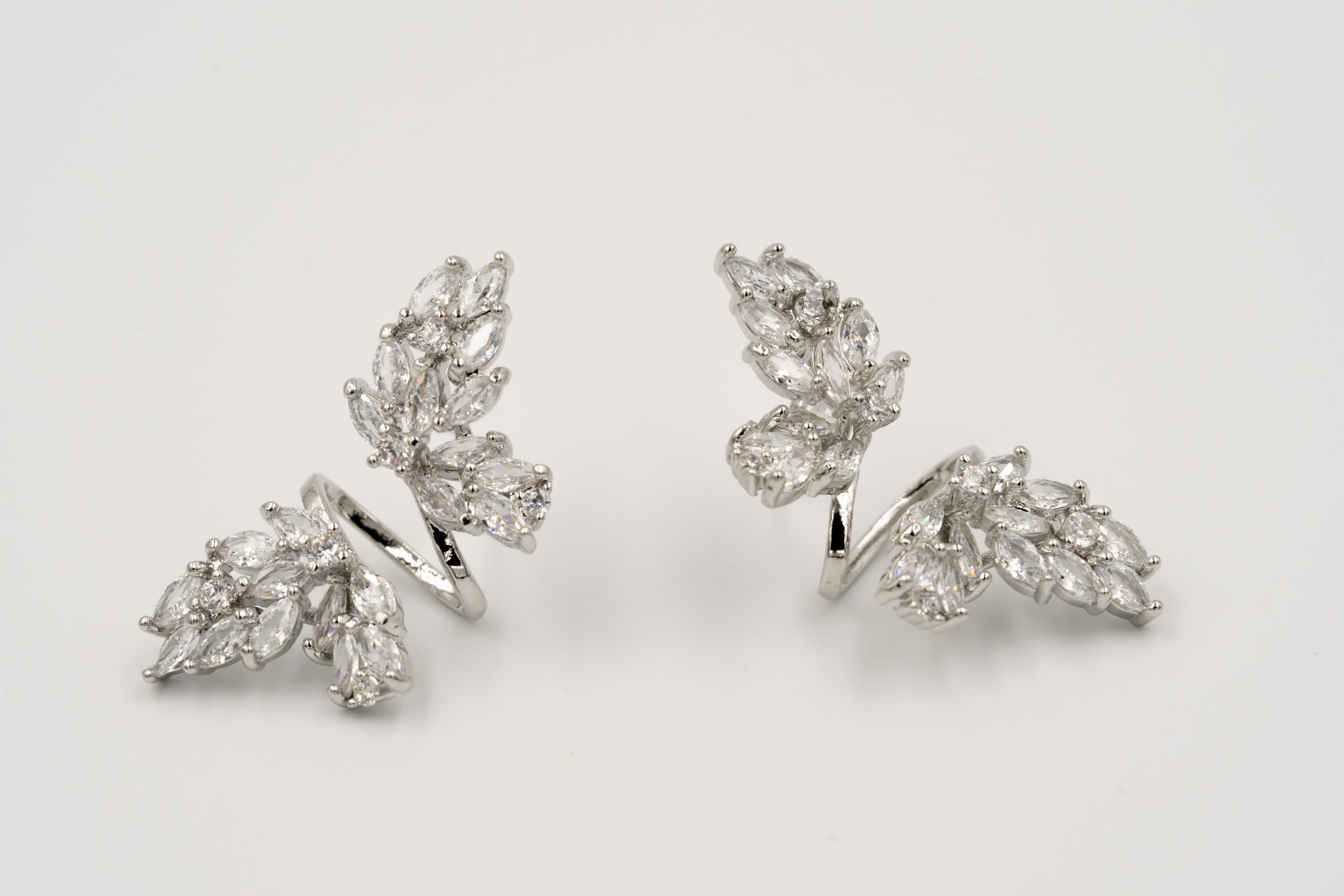 Cercei Fluture Argintii