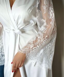 Halat lung mireasa cu dantela