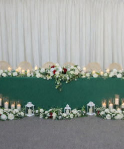 Decor prezidiu trandafiri rosii