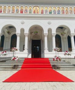 Decor elegant pentru ceremonia religioasă