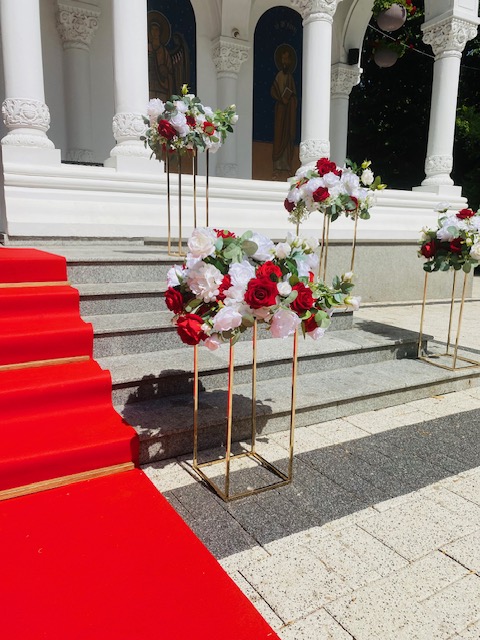 Decor elegant pentru ceremonia religioasă - imagine 2